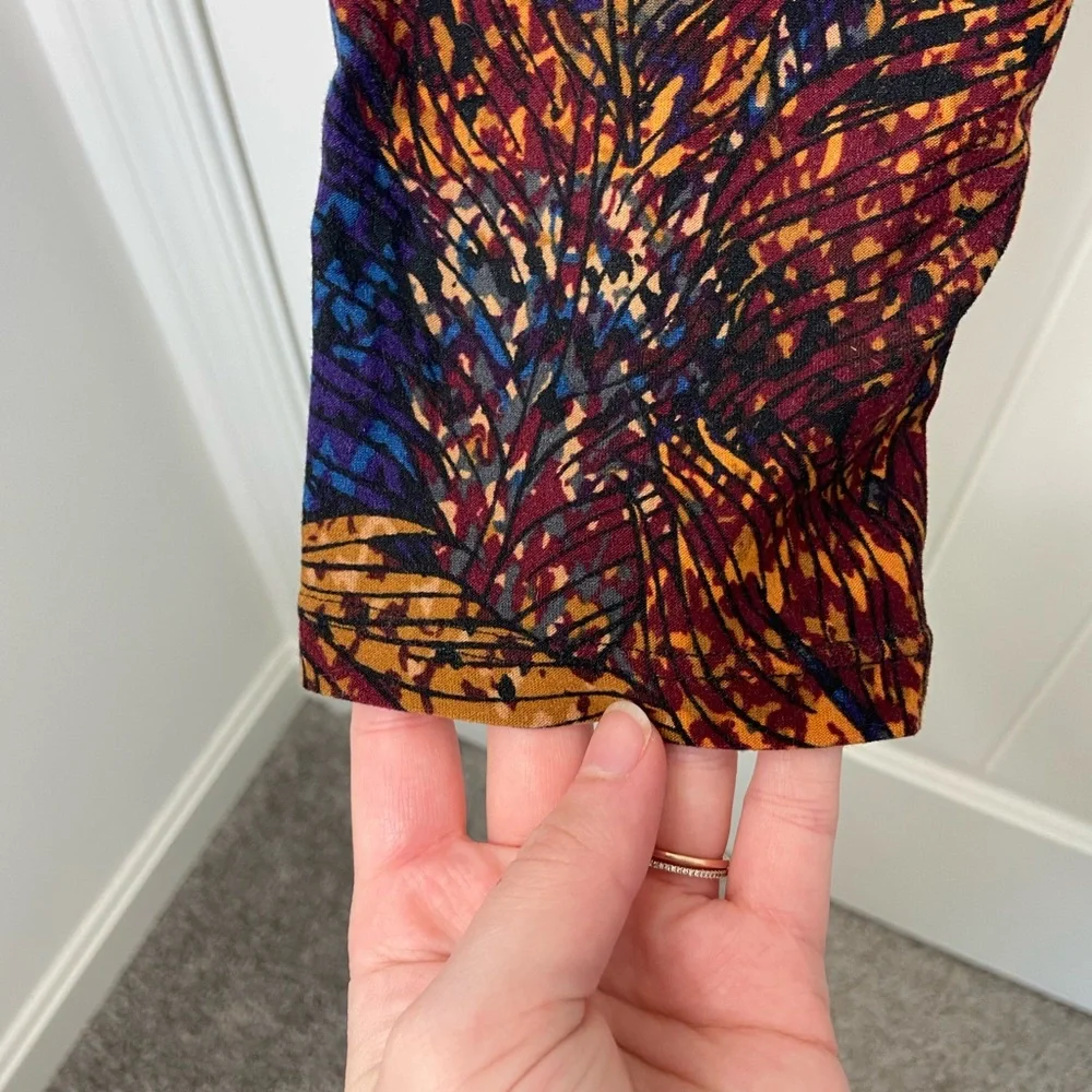 EUC Lularoe women’s leaf feather print‎ soft patterned multicolor leggings M/L